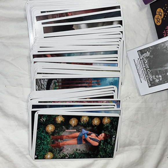 New: The Sensual Goddess Tarot Deck - Picture 3 of 3